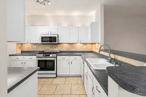 642 West Moreland Avenue Addison IL 60101