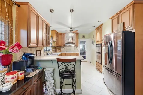 937 Elsie Avenue Gurnee IL 60031