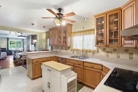 937 Elsie Avenue Gurnee IL 60031