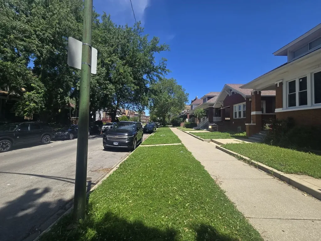 7735 South May Street Chicago IL 60620