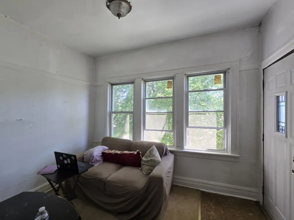 7735 South May Street Chicago IL 60620