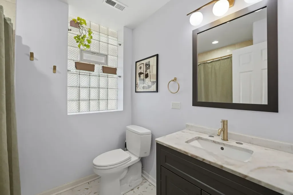 1733 West Catalpa Avenue Chicago IL 60640