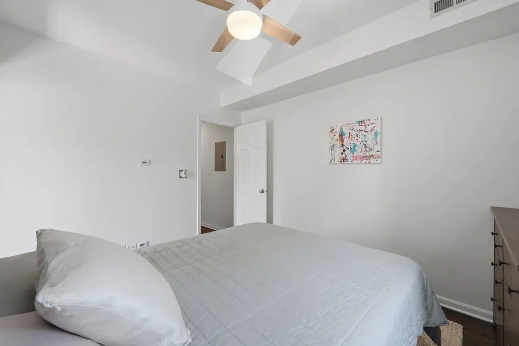 1733 West Catalpa Avenue Chicago IL 60640