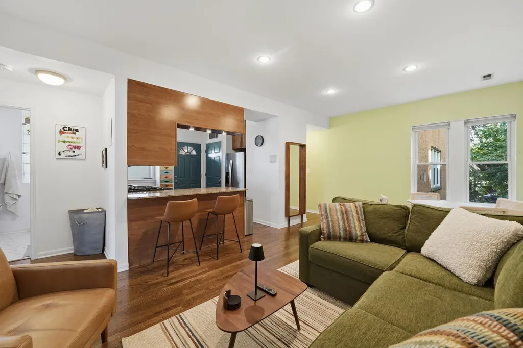 1733 West Catalpa Avenue Chicago IL 60640