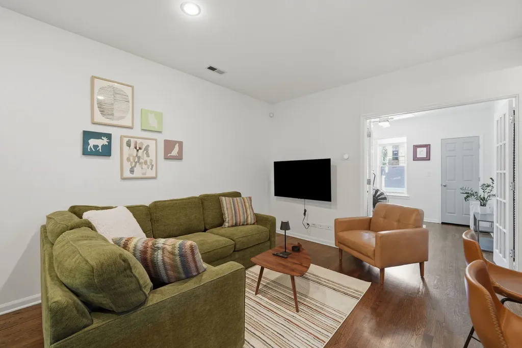 1733 West Catalpa Avenue Chicago IL 60640