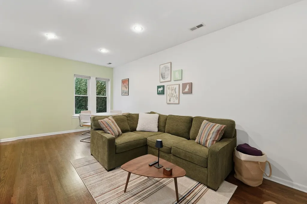 1733 West Catalpa Avenue Chicago IL 60640