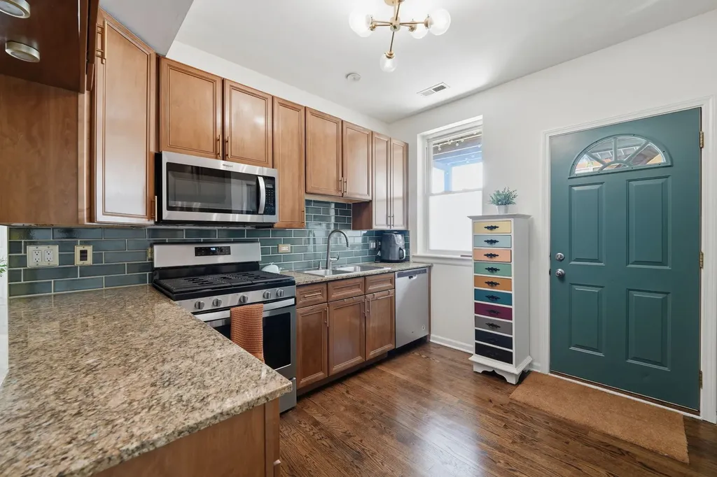 1733 West Catalpa Avenue Chicago IL 60640