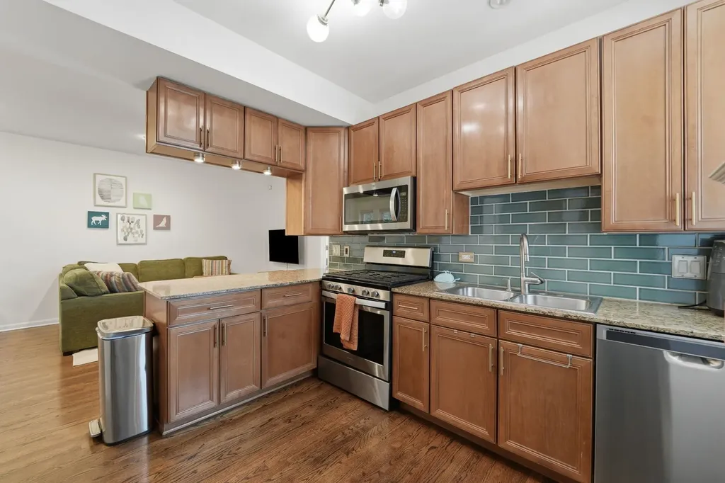 1733 West Catalpa Avenue Chicago IL 60640