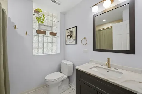 1733 West Catalpa Avenue Chicago IL 60640