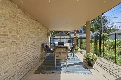1733 West Catalpa Avenue Chicago IL 60640