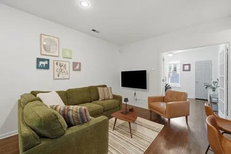 1733 West Catalpa Avenue Chicago IL 60640