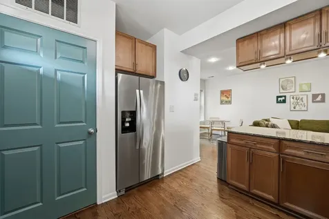 1733 West Catalpa Avenue Chicago IL 60640