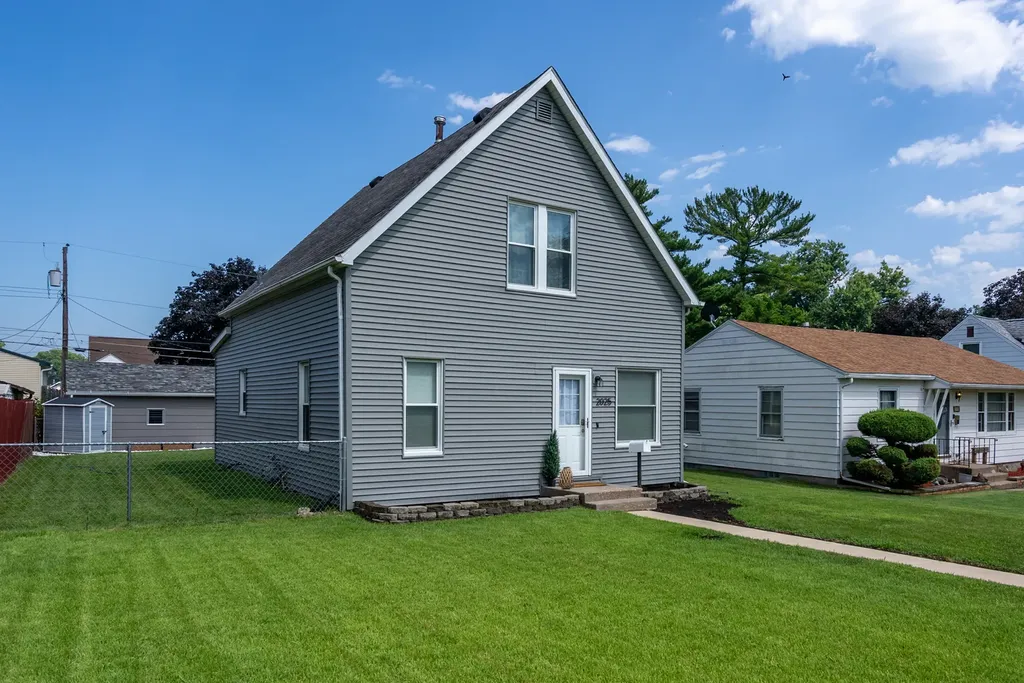 2025 39TH Street Rock Island IL 61201
