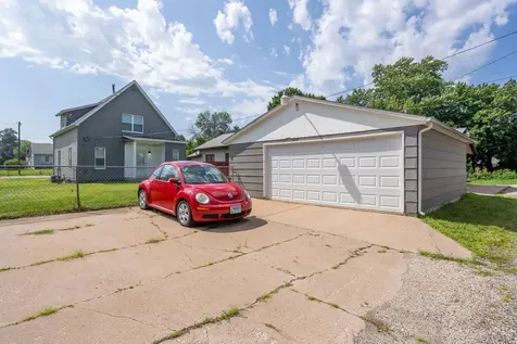 2025 39TH Street Rock Island IL 61201