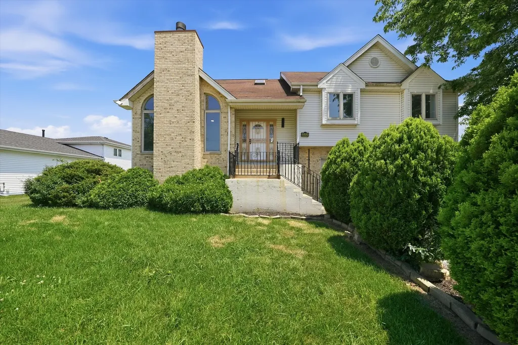 223 South Dante Avenue Glenwood IL 60425