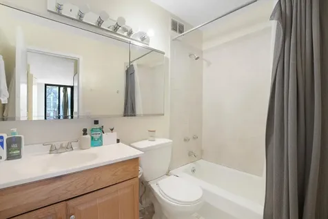 1555 North Sandburg Terrace Chicago IL 60610
