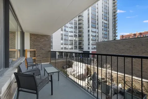1555 North Sandburg Terrace Chicago IL 60610