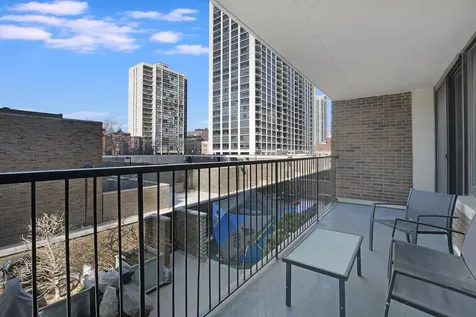 1555 North Sandburg Terrace Chicago IL 60610