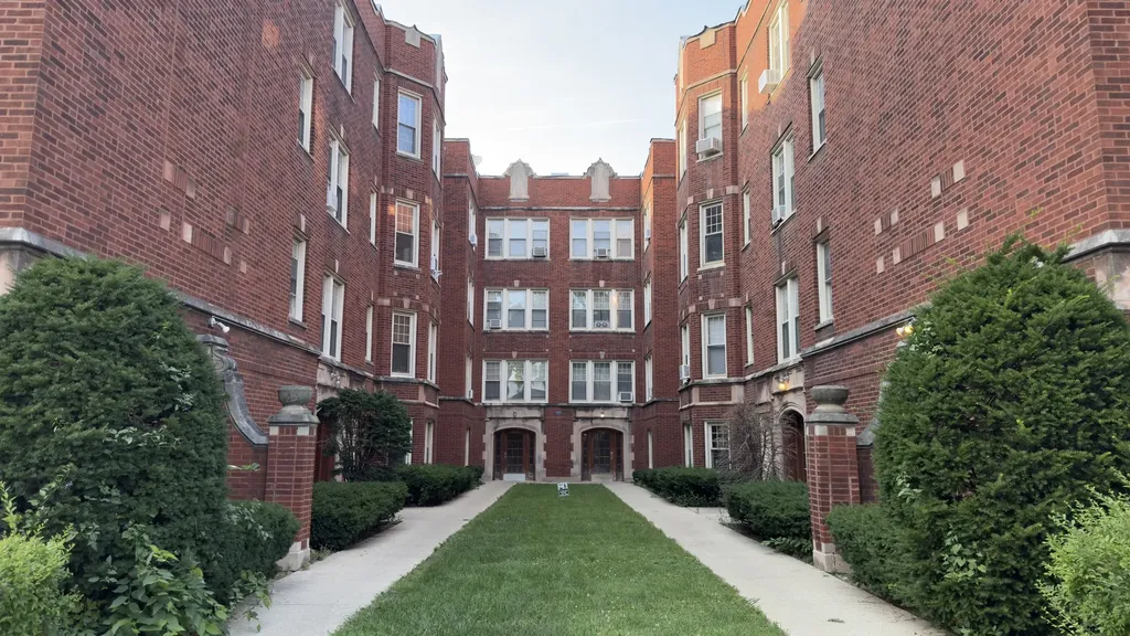 4834 West Henderson Street Chicago IL 60641