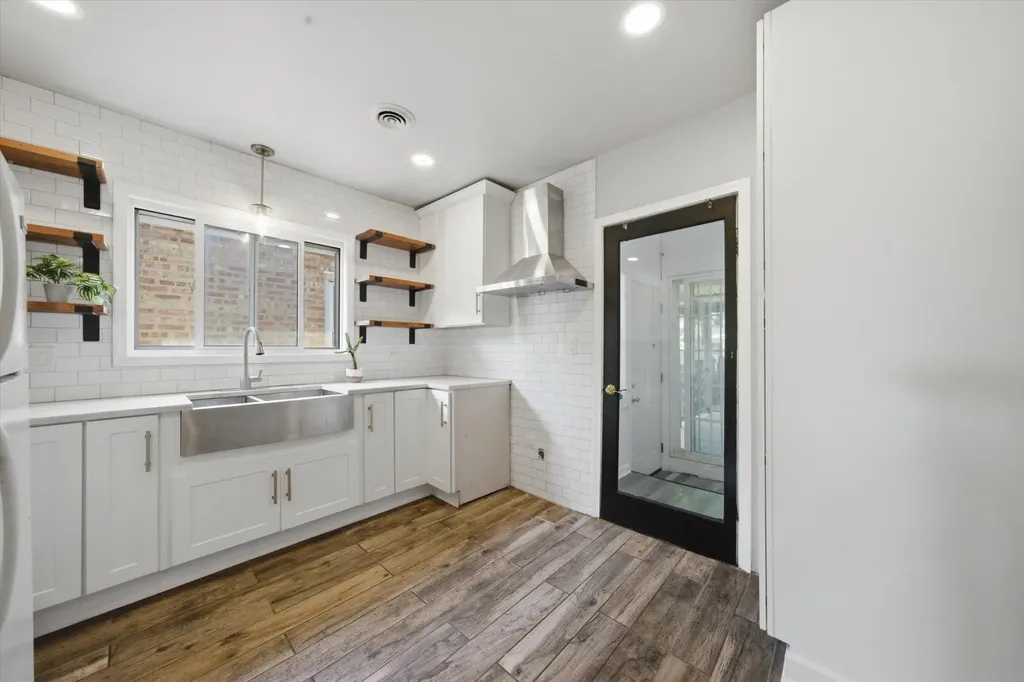 2928 North Mobile Avenue Chicago IL 60634