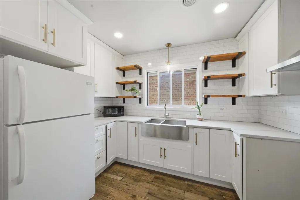 2928 North Mobile Avenue Chicago IL 60634