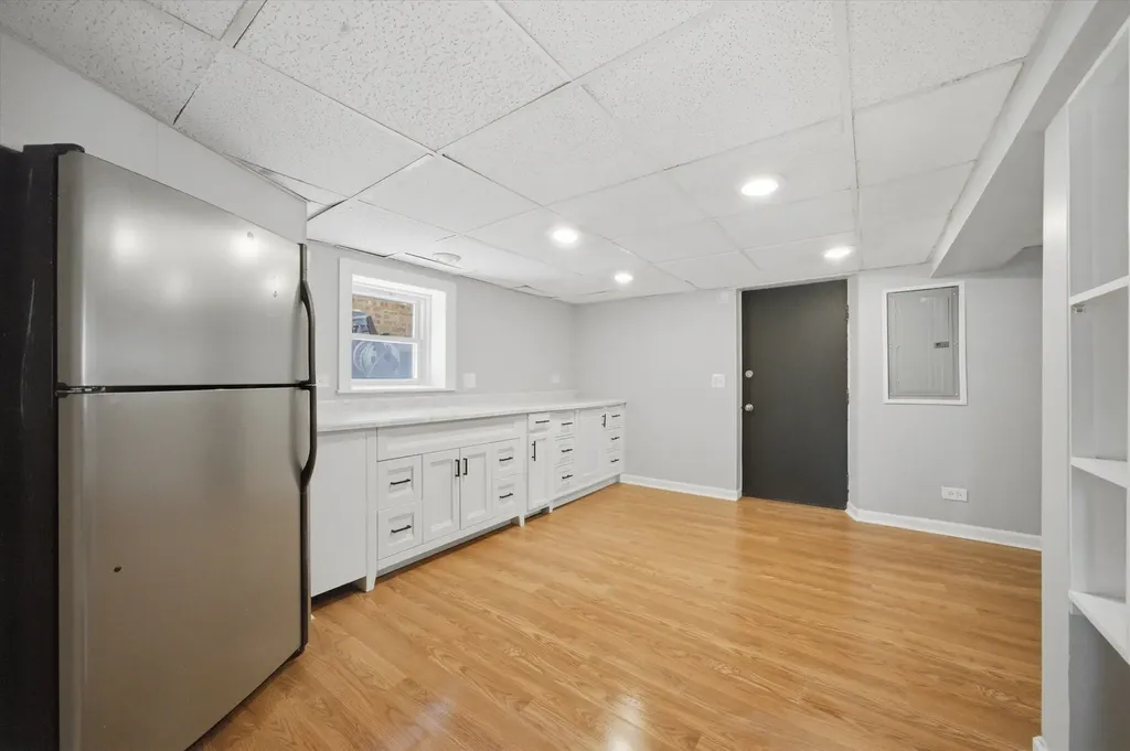 2928 North Mobile Avenue Chicago IL 60634