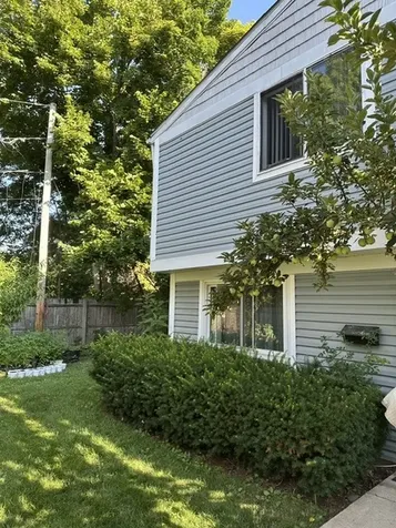 889 Oxford Place Wheeling IL 60090