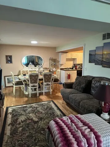 889 Oxford Place Wheeling IL 60090