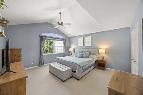 8200 Sierra Woods Court Carpentersville IL 60110
