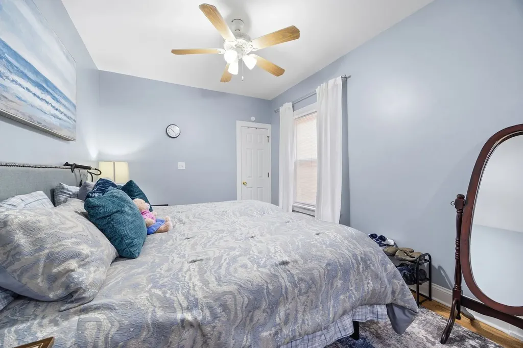 1725 East 84th Street Chicago IL 60617