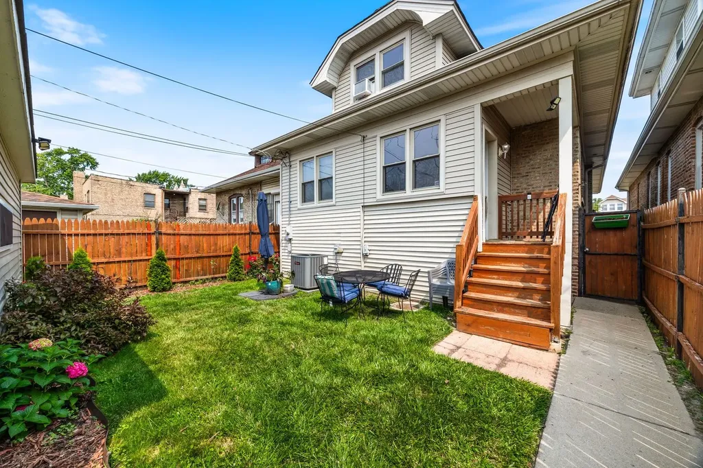 1725 East 84th Street Chicago IL 60617