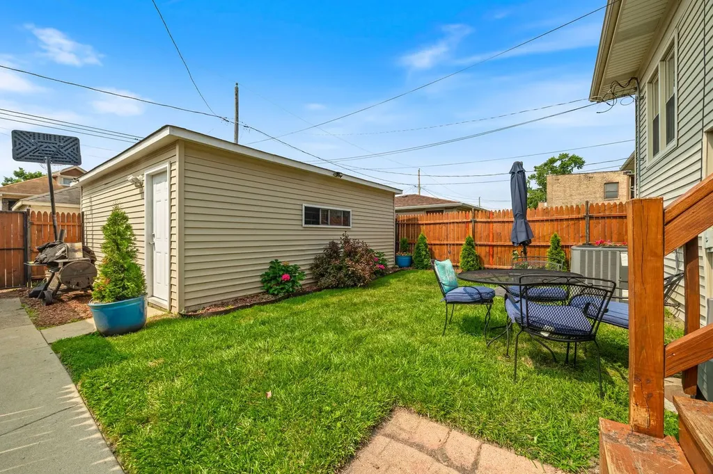 1725 East 84th Street Chicago IL 60617