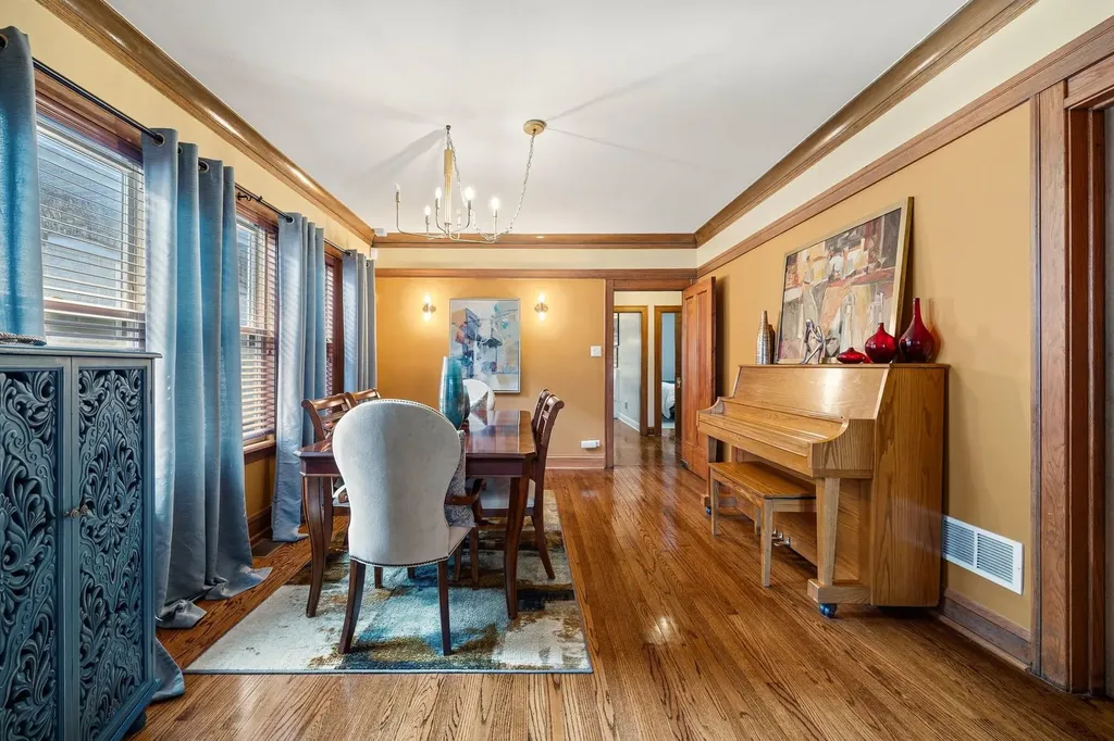 1725 East 84th Street Chicago IL 60617