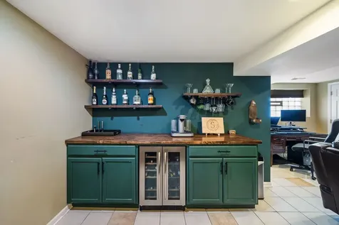 1725 East 84th Street Chicago IL 60617