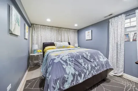 1725 East 84th Street Chicago IL 60617