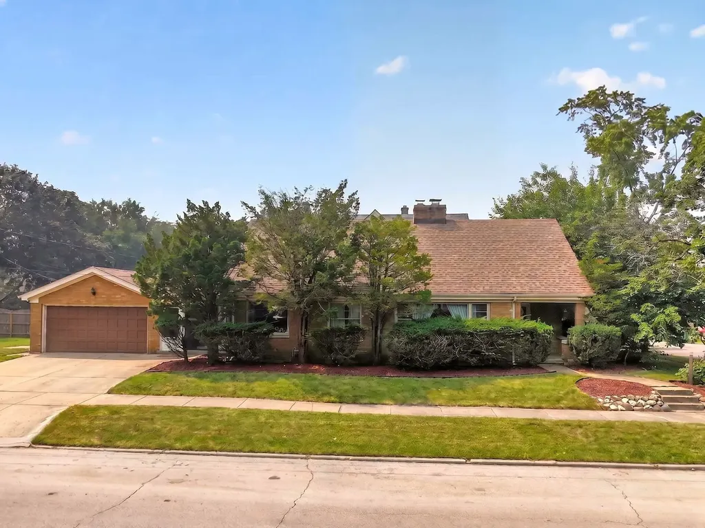 649 North Spring Street Elgin IL 60120