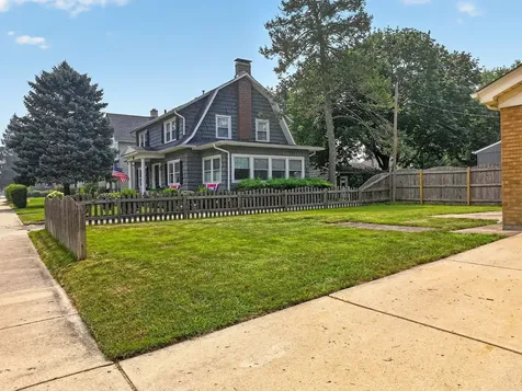 649 North Spring Street Elgin IL 60120