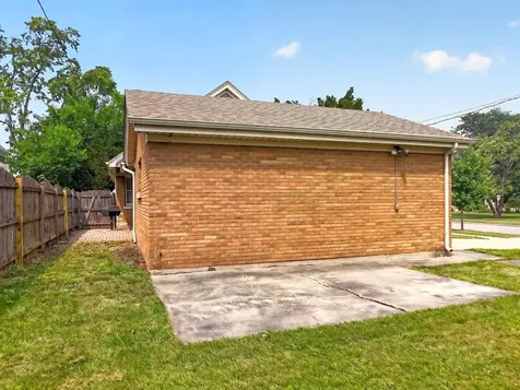 649 North Spring Street Elgin IL 60120