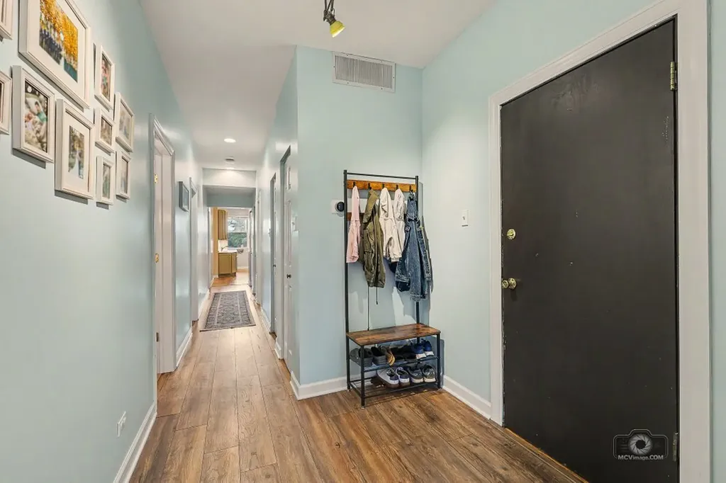 4704 North Sawyer Avenue Chicago IL 60625