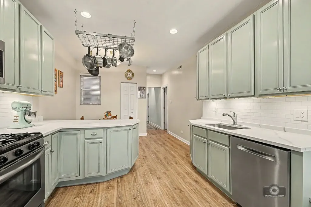 4704 North Sawyer Avenue Chicago IL 60625