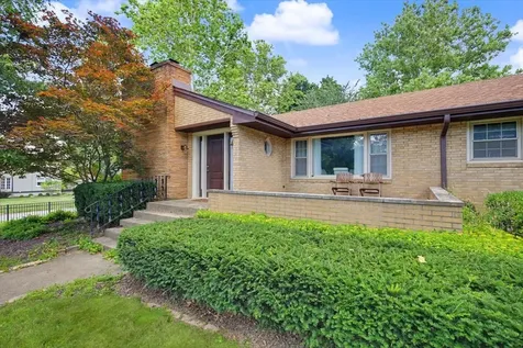 305 Colton Avenue Bloomington IL 61701