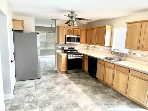 732 Oakwood Street Minooka IL 60447