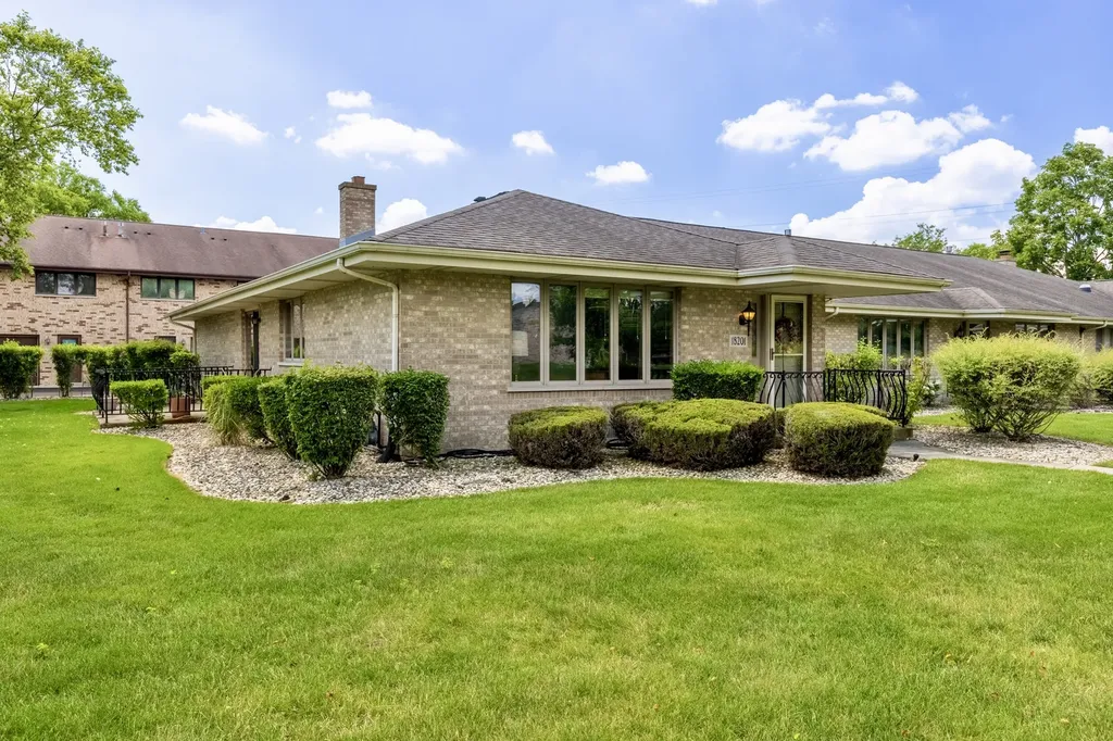 18201 Lynn Drive Orland Park IL 60467