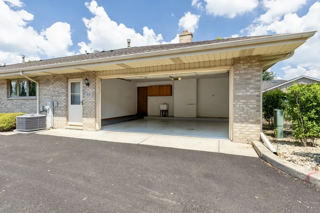 18201 Lynn Drive Orland Park IL 60467
