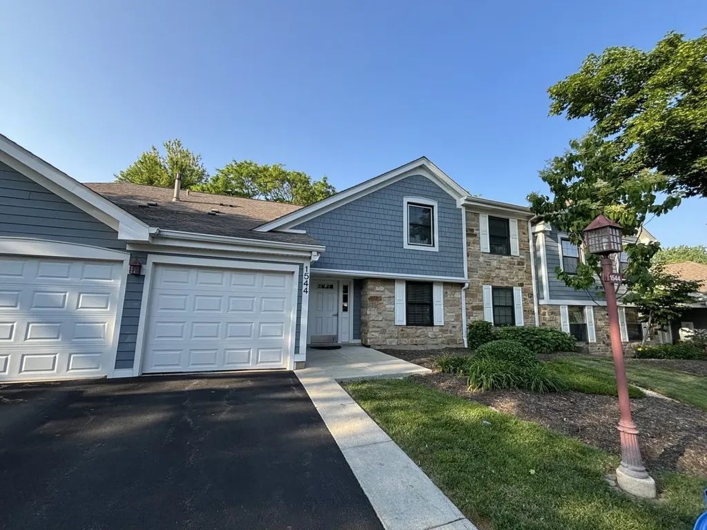1544 Williamsburg Drive Schaumburg IL 60193