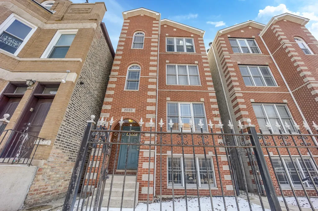 2033 West Huron Street Chicago IL 60612