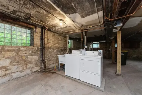 1353 West Catalpa Avenue Chicago IL 60640