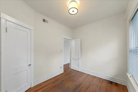 1353 West Catalpa Avenue Chicago IL 60640