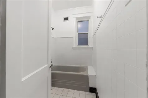 1353 West Catalpa Avenue Chicago IL 60640