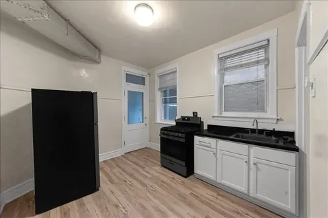 1353 West Catalpa Avenue Chicago IL 60640